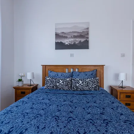 Beautiful 2 Bed In Cyprus Apartment