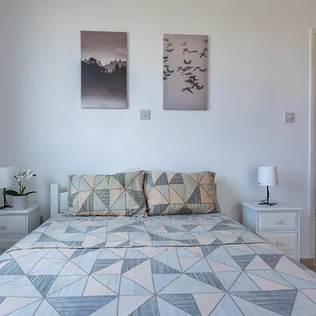 Beautiful 2 Bed In Cyprus Διαμέρισμα Πάφος