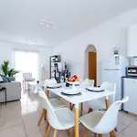 Beautiful 2 Bed In Cyprus Apartament